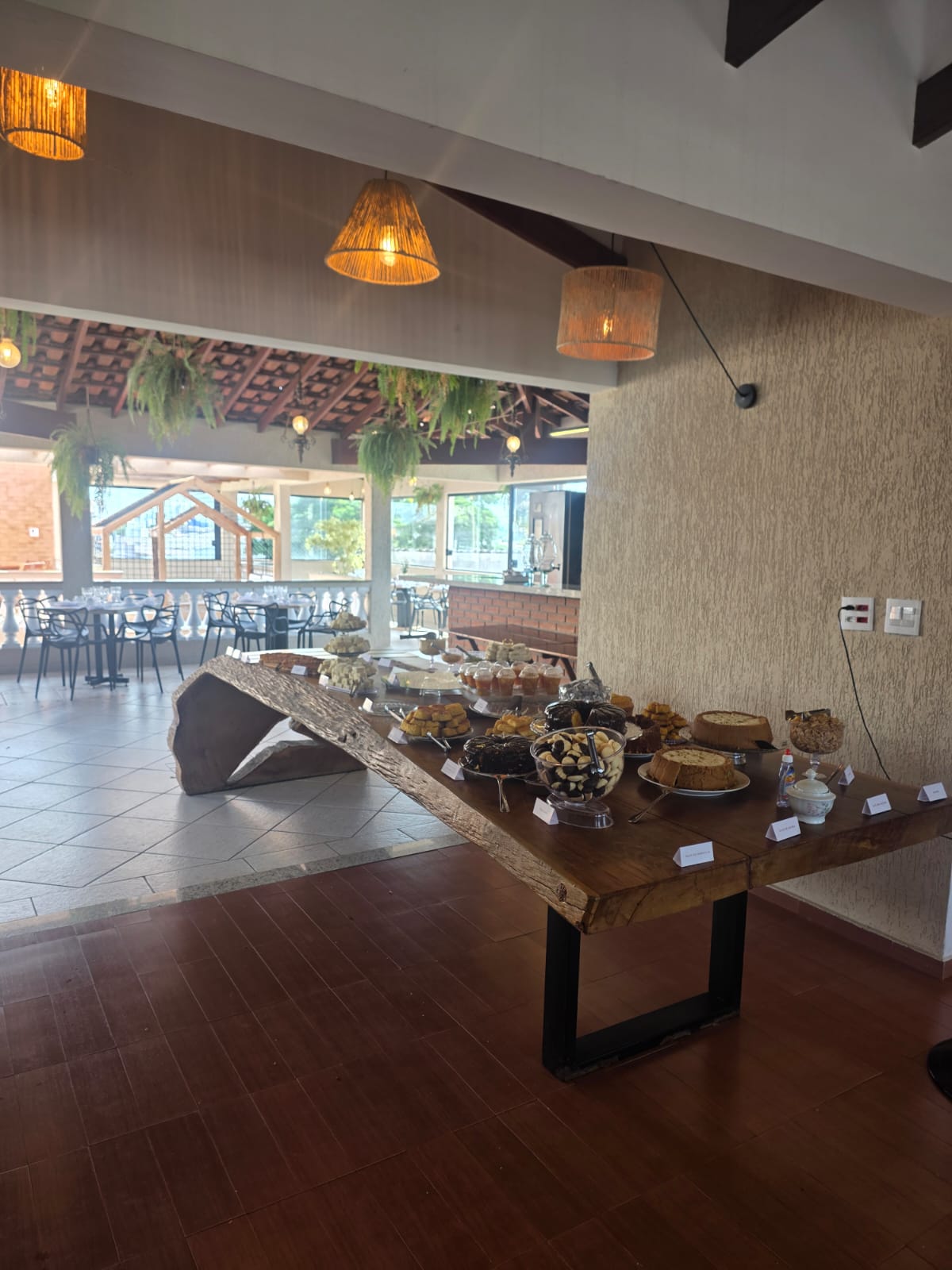 Mesa cascata com buffet completo